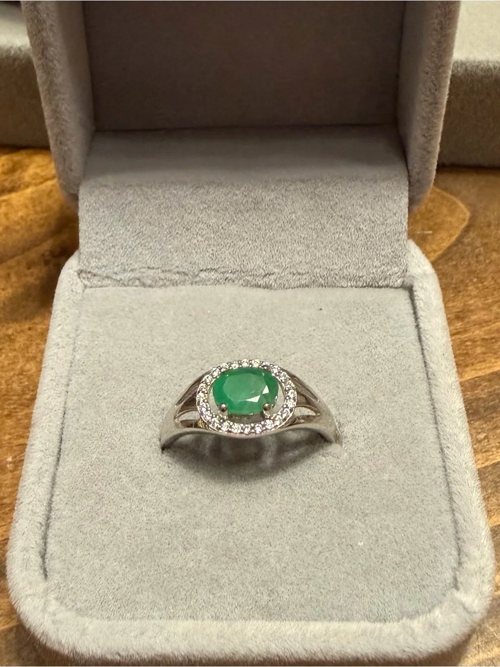 Stunning Natural Emerald .80CT & Zircon Halo 925 Sterling Silver Ring Size 7